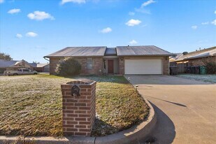 8800 NW 92nd St in Oklahoma City, OK - Building Photo