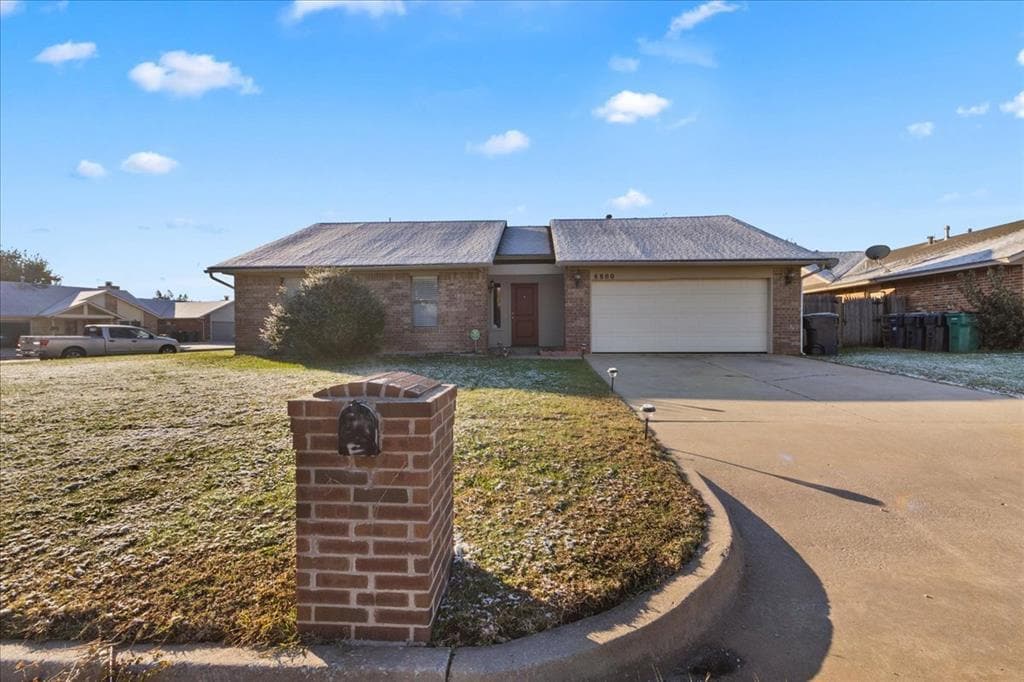 8800 NW 92nd St in Oklahoma City, OK - Building Photo