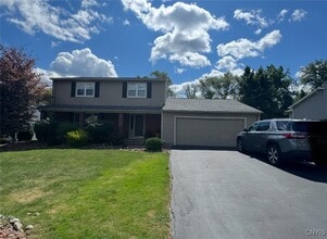 110 Lake Country Dr in Syracuse, NY - Building Photo - Building Photo