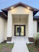 208 Grant Ave in Lehigh Acres, FL - Building Photo