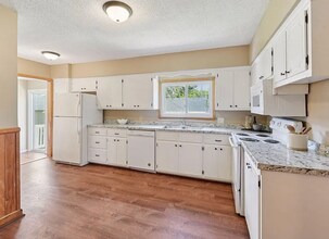 335 Shakopee Ave E in Shakopee, MN - Foto de edificio - Building Photo