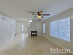 5756 Dew Mist Ln in Las Vegas, NV - Foto de edificio - Building Photo