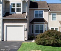 432 Country Club Dr in Lansdale, PA - Building Photo