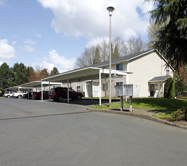 Royal Green Apartments in Vancouver, WA - Building Photo - Building Photo