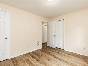 1921 Chestnut St, Unit B in Everett, WA - Building Photo - Building Photo