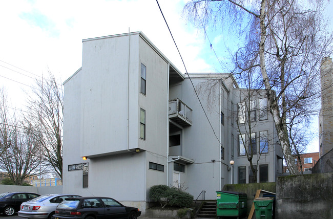 Capitol Crest Apartments in Seattle, WA - Building Photo - Building Photo