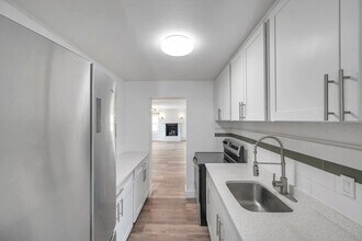 921 7th St NW in Largo, FL - Building Photo - Building Photo
