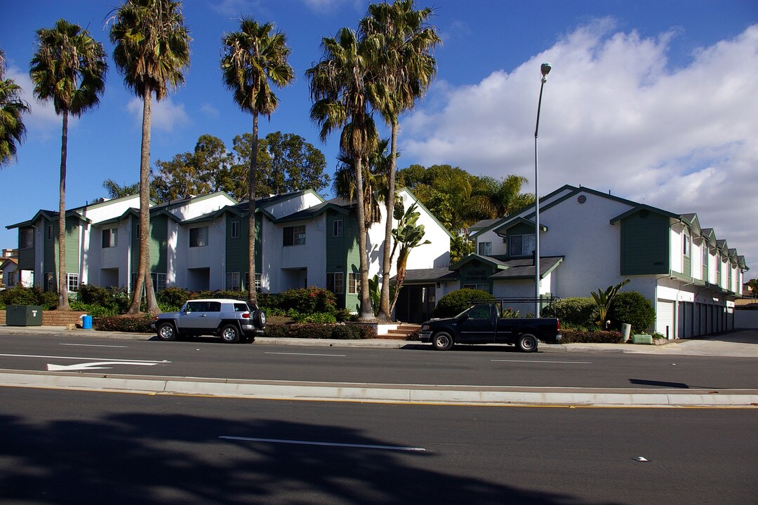 Tourmaline Townhomes in San Diego, CA - Building Photo