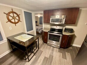 8 Howland St, Unit Unit 2 in Plymouth, MA - Building Photo - Building Photo