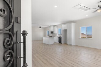 10201 Crest Rd in California City, CA - Building Photo - Building Photo