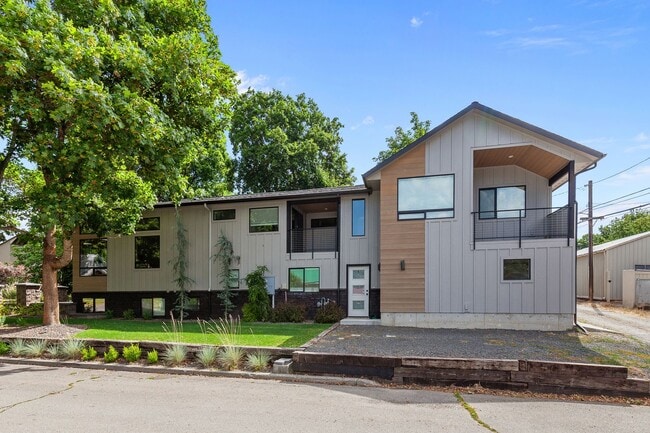 property at 902 E Bancroft Ave