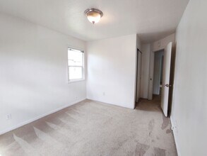 7008 N Amherst St in Portland, OR - Building Photo - Building Photo