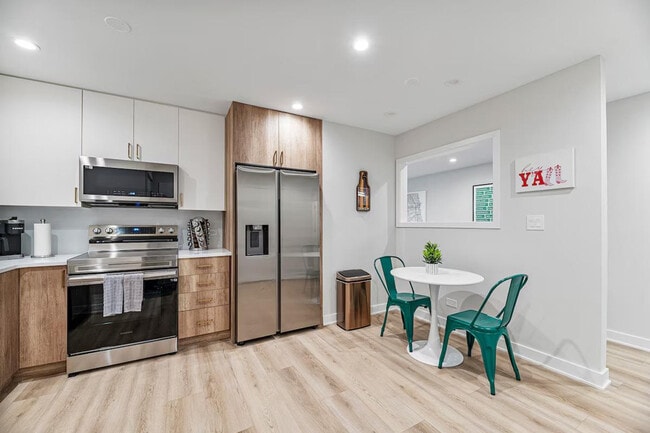 2335 W Touhy Ave in Chicago, IL - Building Photo - Building Photo