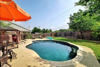 122 Justin Leonard Dr in Round Rock, TX - Building Photo - Building Photo
