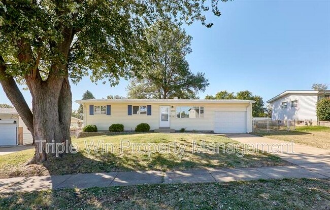 2770 Dove Dr in Florissant, MO - Building Photo - Building Photo