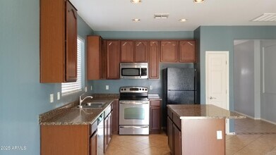 10041 W Raymond St in Tolleson, AZ - Building Photo - Building Photo