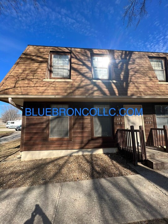 173 NW Vesper St in Blue Springs, MO - Foto de edificio