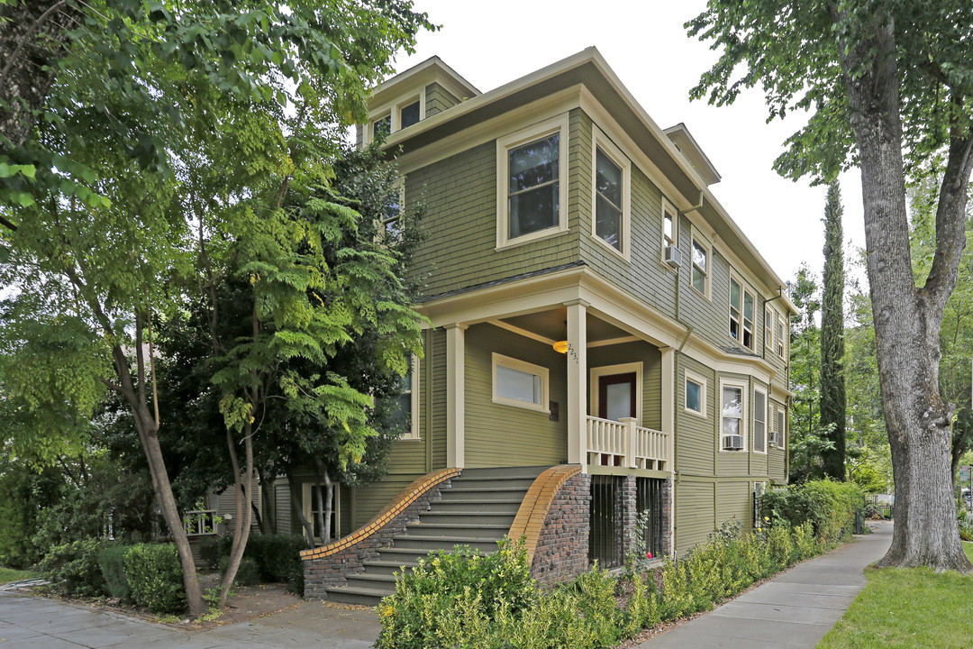 2231 I St in Sacramento, CA - Building Photo