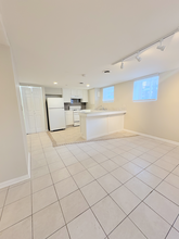 125 S Leavitt St, Unit B in Chicago, IL - Building Photo - Building Photo