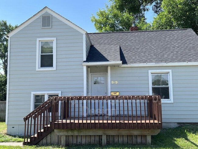 property at 919 SW 3rd St