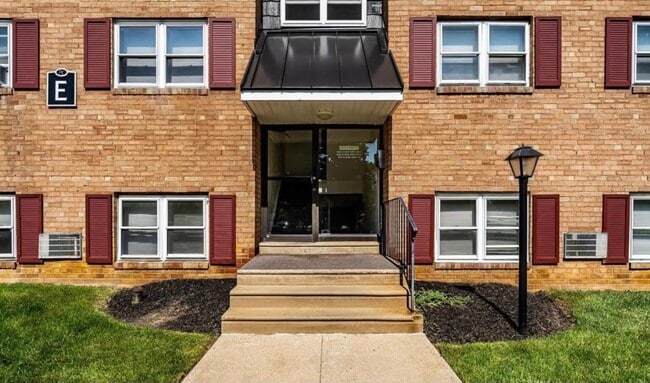 335 E Lancaster Ave, Unit E20 in Downingtown, PA - Building Photo - Building Photo