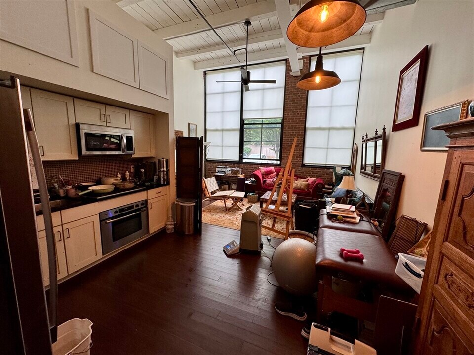 1 Aberdeen Way in Cambridge, MA - Building Photo