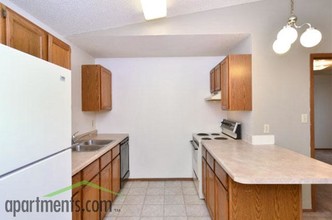 Kenwood II in Des Moines, IA - Building Photo - Interior Photo