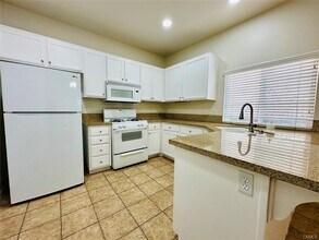 870 W Colorado Blvd in Monrovia, CA - Building Photo - Building Photo