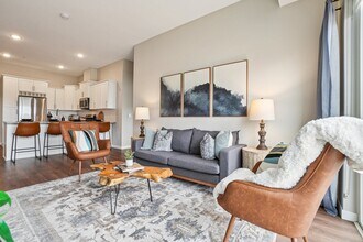 Lyra Apartments in Centennial, CO - Foto de edificio - Building Photo