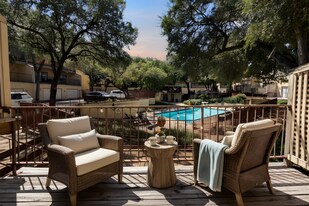 8642 Fredericksburg Rd, Unit 703 in San Antonio, TX - Building Photo