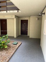 8933 SW 123rd Ct in Miami, FL - Building Photo