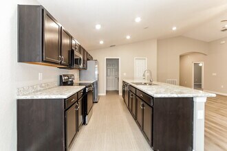 2037 Harvest Landing Cir in Lakeland, FL - Building Photo - Building Photo