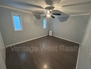 2417 Apollo Rd in West Kelowna, BC - Foto de edificio - Building Photo