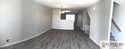 43 Giera Ct in Sayreville, NJ - Building Photo - Building Photo