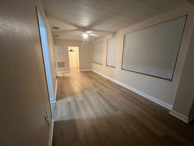 2540 Elyria Ave in Largo, FL - Building Photo - Building Photo