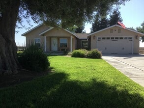 5430 N Madera Ave in Kerman, CA - Building Photo - Building Photo