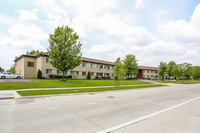 Honey Creek Apartments in Greenfield, WI - Building Photo - Building Photo