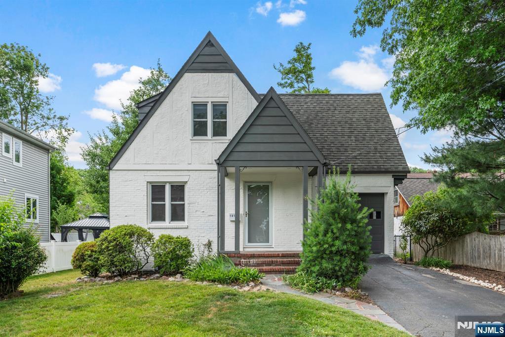 181 5th St in Cresskill, NJ - Building Photo
