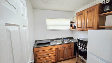 536 NW 45th St in Fort Lauderdale, FL - Building Photo - Building Photo