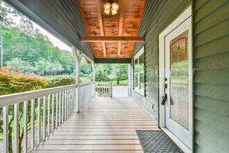 327 Jess Hunt Rd in Cleveland, GA - Building Photo - Building Photo
