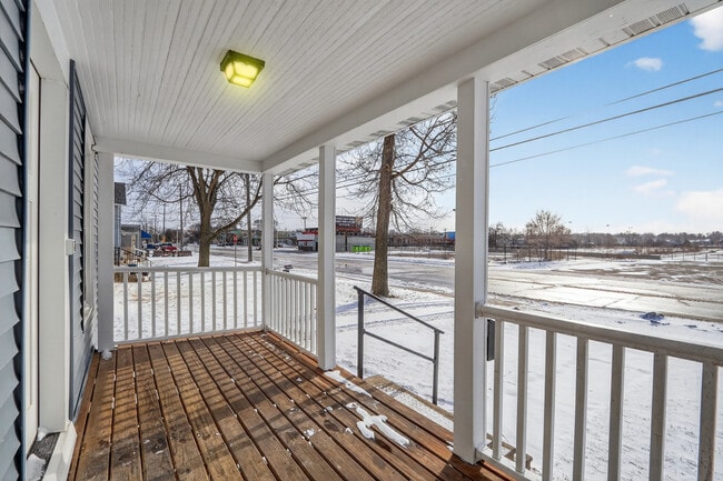 428 W Delavan Dr in Janesville, WI - Foto de edificio - Building Photo