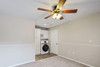 Residences at Piney Shores in Conroe, TX - Foto de edificio - Building Photo