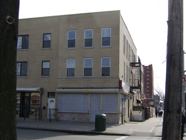 2102 30th Ave in Long Island City, NY - Building Photo - Building Photo