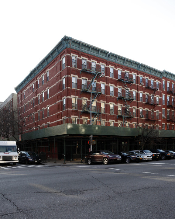 2764 Frederick Douglass Blvd in New York, NY - Foto de edificio