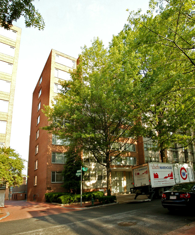 Claridge House in Washington, DC - Foto de edificio - Building Photo