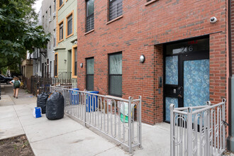 216 Boerum St in Brooklyn, NY - Building Photo - Building Photo