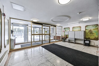 333 Dixon Road in Toronto, ON - Building Photo - Building Photo