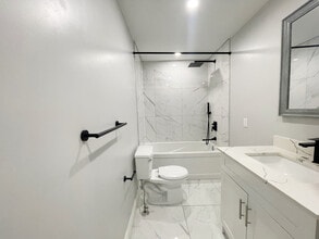 700 Wilson St in Hamilton, ON - Building Photo - Building Photo