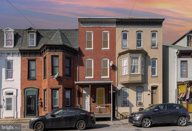 property at 571 W Philadelphia St