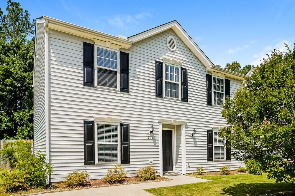 206 Mingocrest Dr in Knightdale, NC - Building Photo
